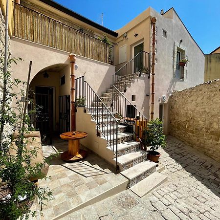 Cuturissi Hospitality & Wellnees Bed & Breakfast Ragusa Dış mekan fotoğraf