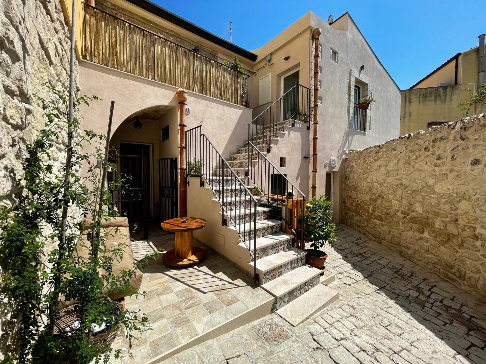 Cuturissi Hospitality & Wellnees Bed & Breakfast Ragusa Dış mekan fotoğraf